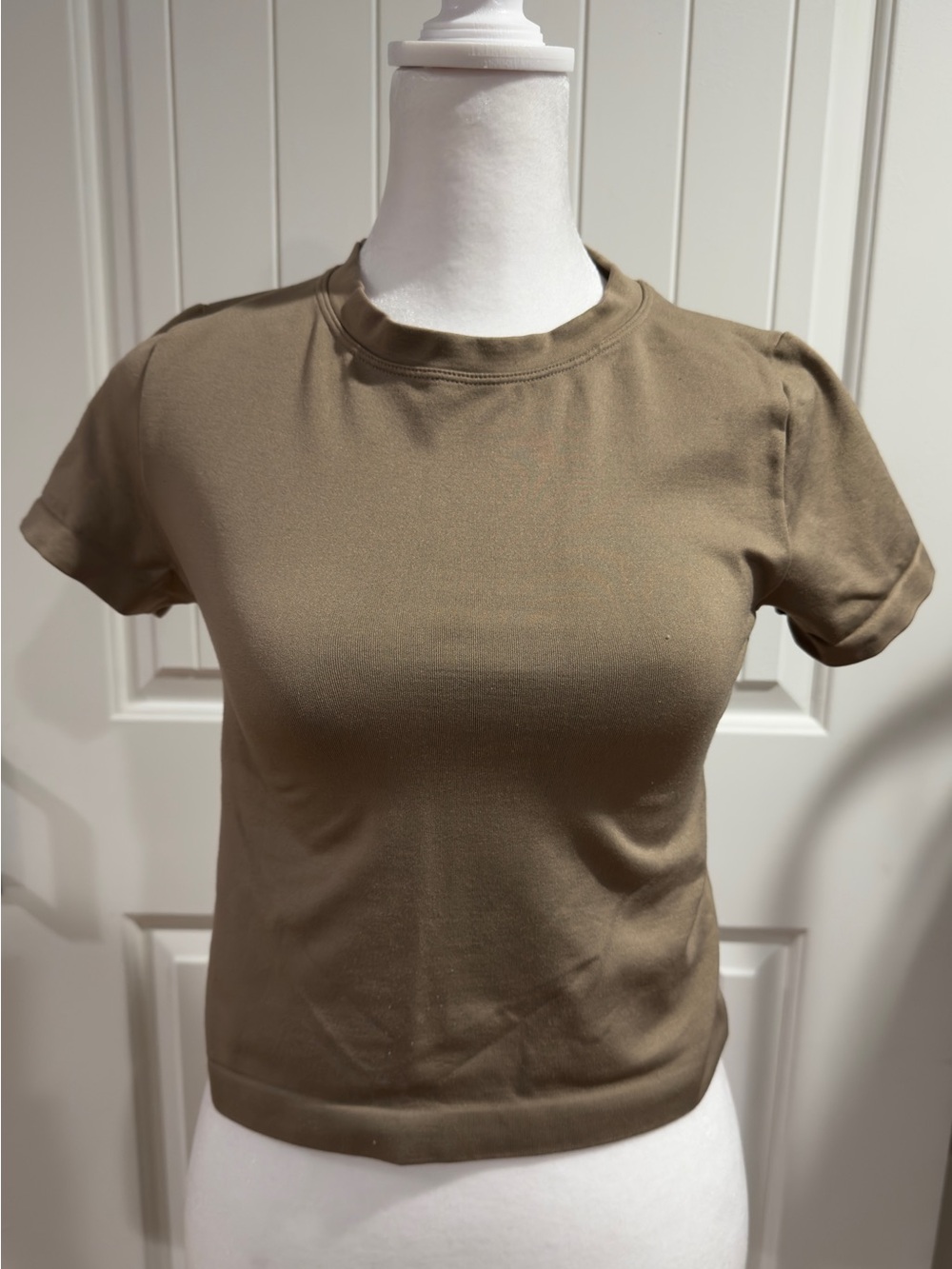 Love Charm Seamless Cropped Top Tan Size Small Gym Yoga Workout Athletic